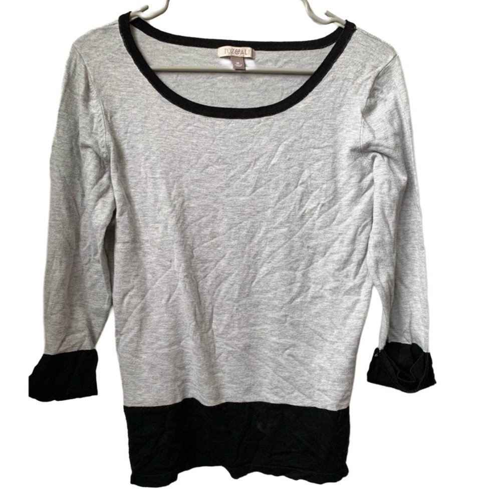 ROZ & ALI Women’s Gray & Black Rounded-Neck 3/4 Cuffed Sleeve Rayon Nylon Blouse